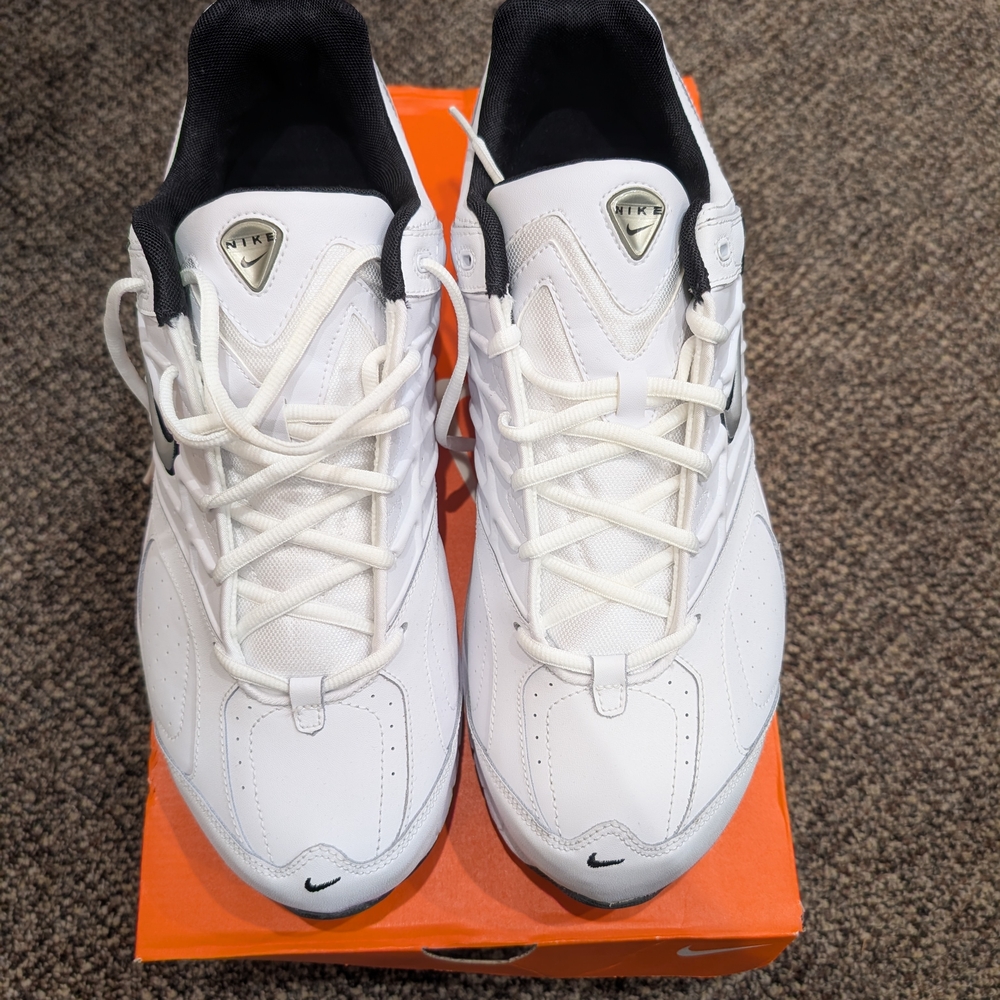 Nike White and Black Athletic Shoes - Picture 3 of 7